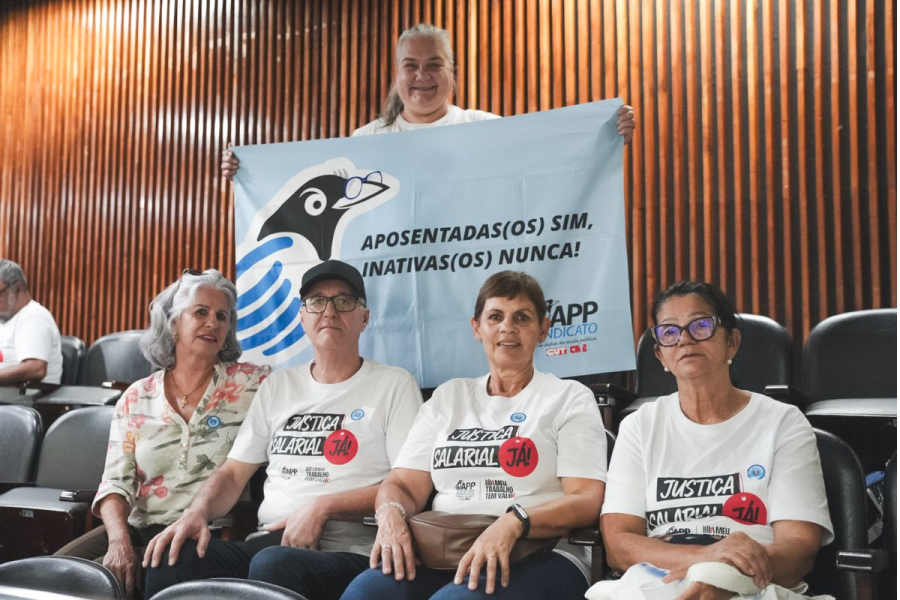 Educadores ampliam pressão sobre o governo por projetos de valorização salarial