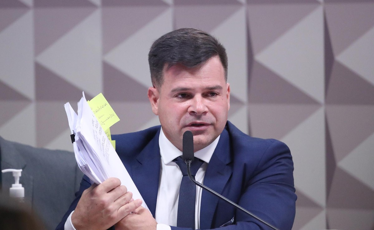 Moraes determina prisão de ex-diretor da PRF e mais quatro condenados por tentativa de golpe