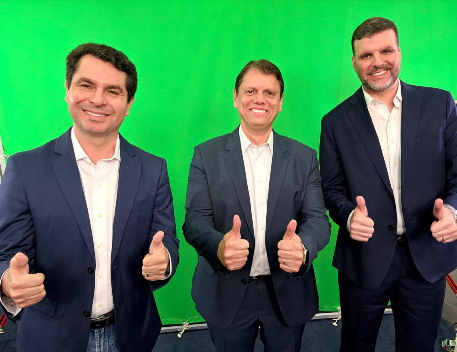 Alexandre Curi grava propaganda do Republicanos ao lado de Tarcísio de Freitas em São Paulo