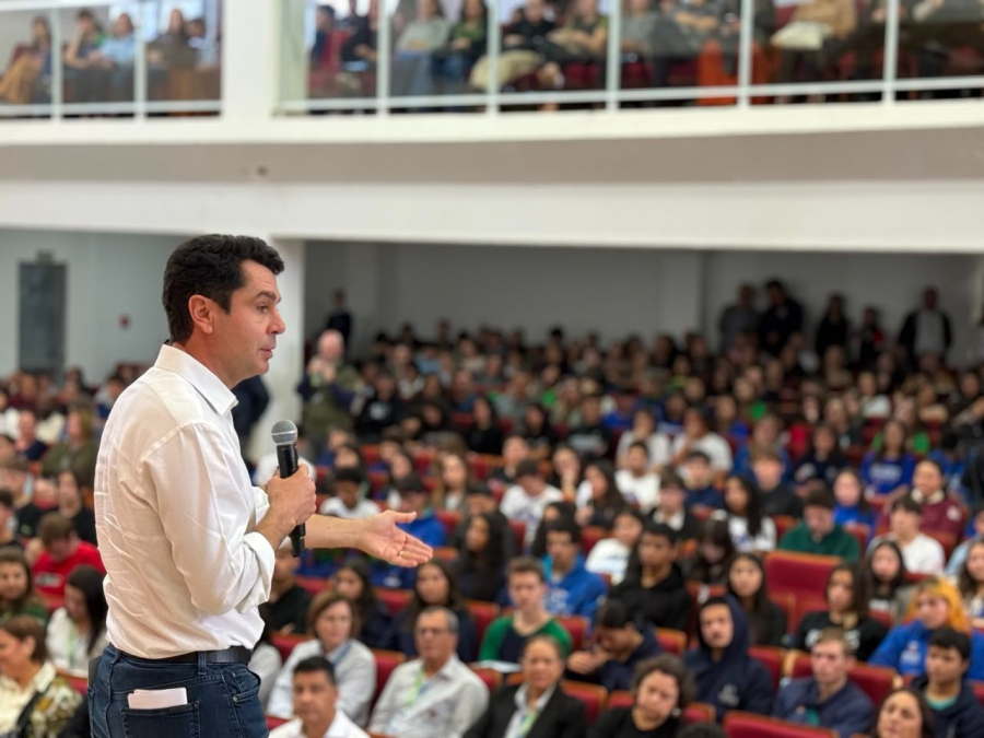 Alexandre Curi destaca investimentos em inovação, educação e infraestrutura durante agenda no interior do Paraná