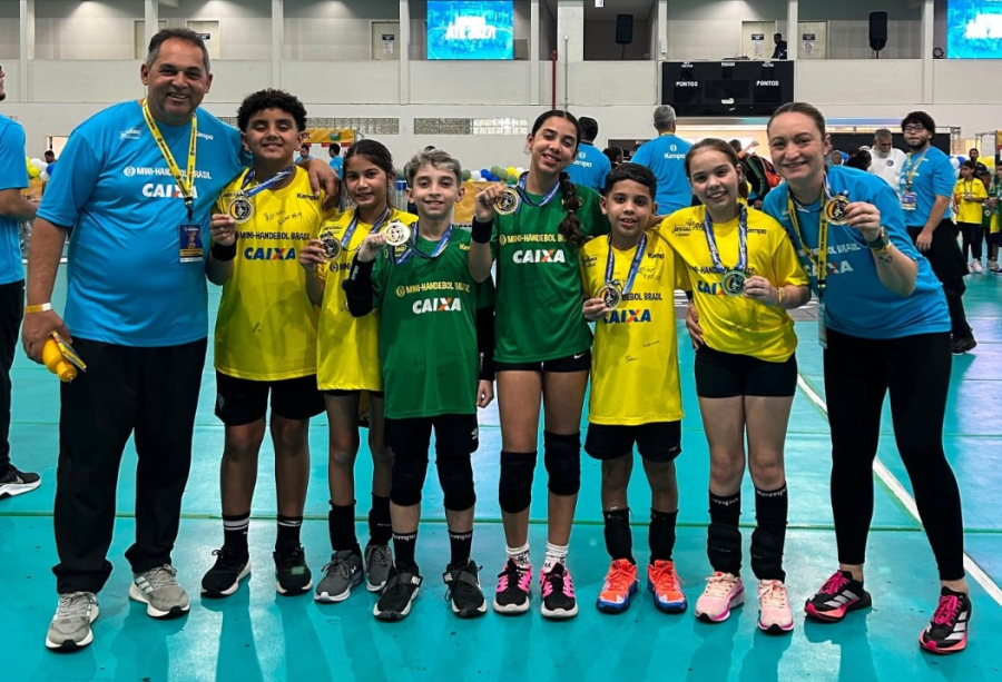 Atletas de Sarandi participam de Festival Nacional de Mini Handebol em São Paulo