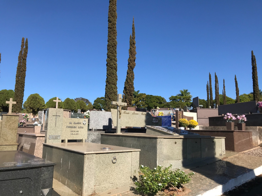 Prefeitura de Marialva convoca titulares para recadastramento gratuito das concessões do Cemitério Municipal